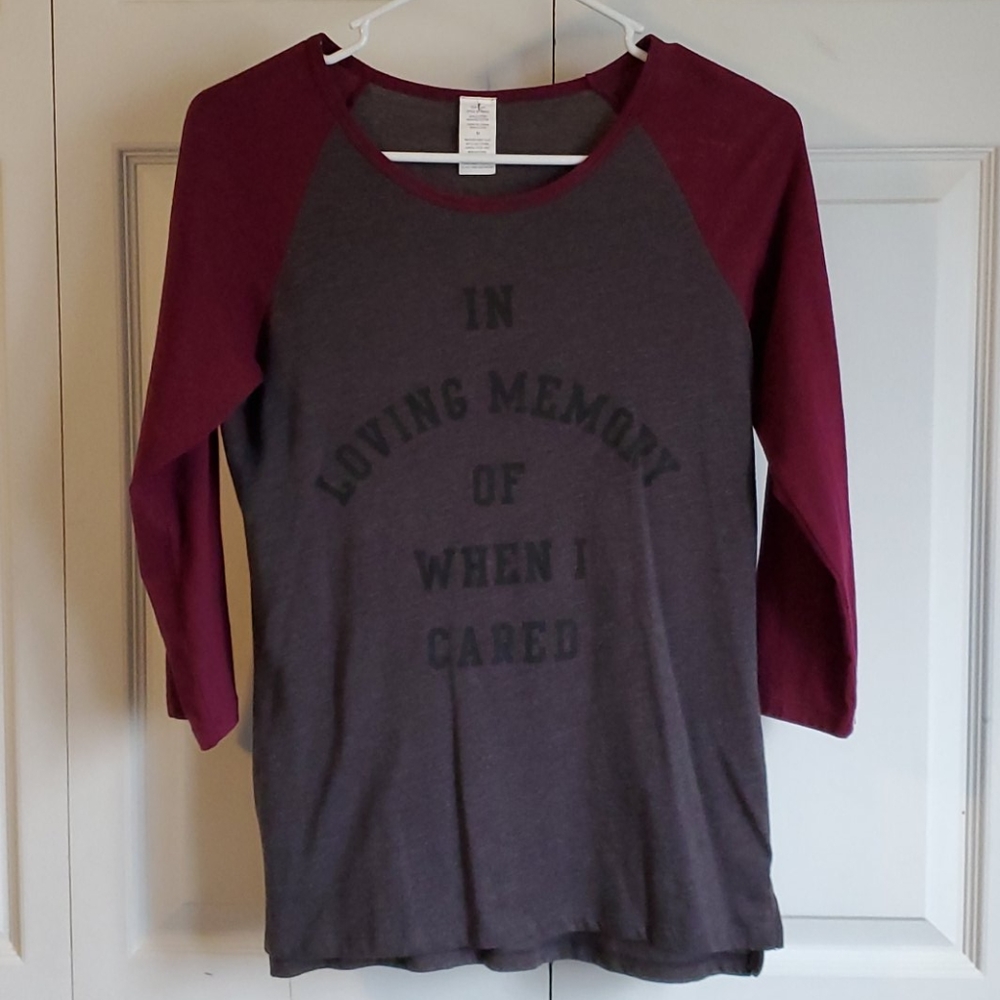 Quarter sleeve graphic tee
